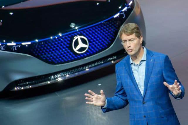 戴姆勒净利润暴跌超六成，“汽车发明者”陷转型困境