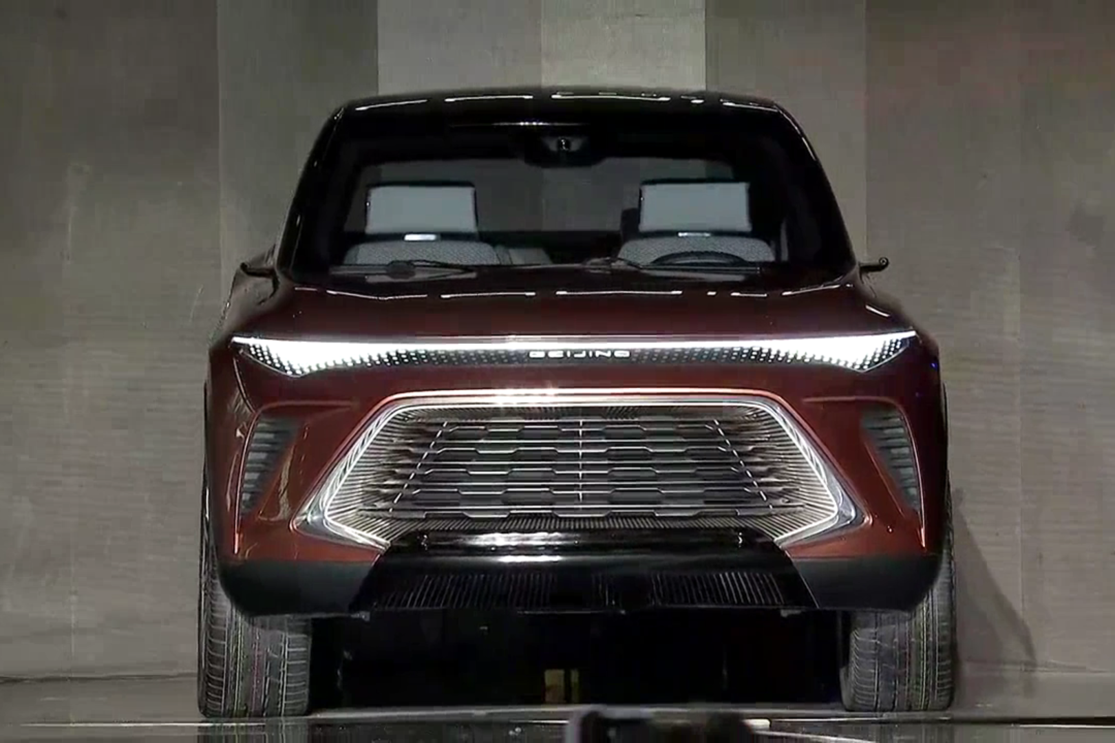 自主品牌新篇章 “BEIJING”品牌发布 全新概念车“耀”亮相