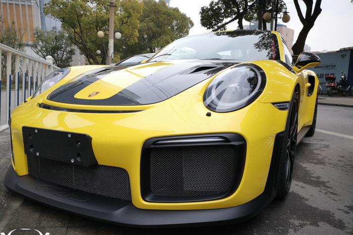 被看扁的性能车，500万豪车惨当丐中丐，发给朋友被笑话了