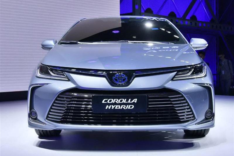 新家轿之王？标配8气囊、智行安全系统，新一代丰田卡拉罗上市