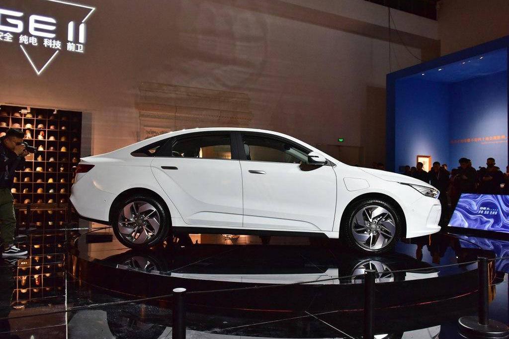 GE11正式发布，不让你失望！技术看齐特斯拉，尺寸不弱秦Pro