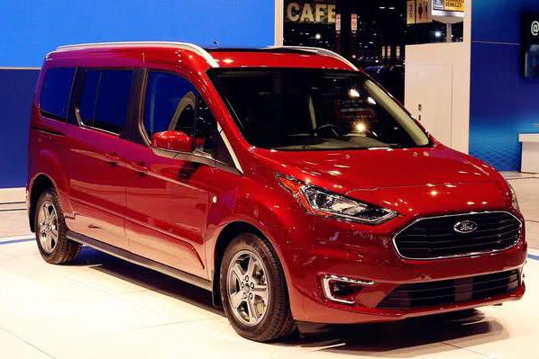 ​福特又一“硬货”亮相，222六座布局配侧滑门，后排放倒变大床