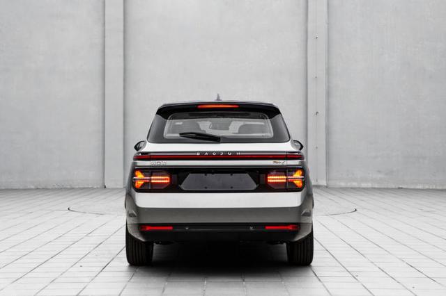 新宝骏CN202M实车曝光，轴距2750，科幻脸确认被保留