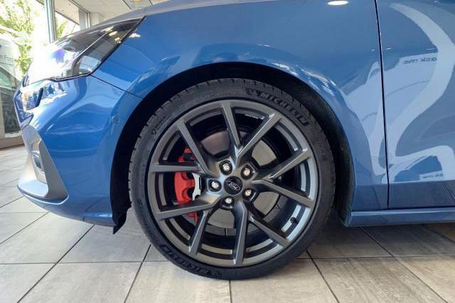 买高尔夫GTI再等等！全新“ST”到店实拍，换装2.3T引擎6秒破百