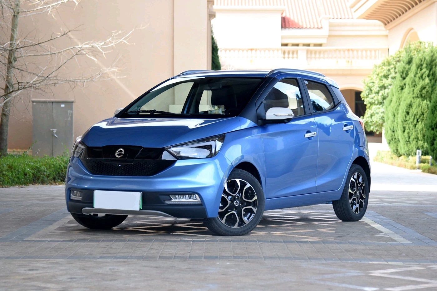 国产“廉价”电动车，续航302km，自动空调+4座布局，售6.68万