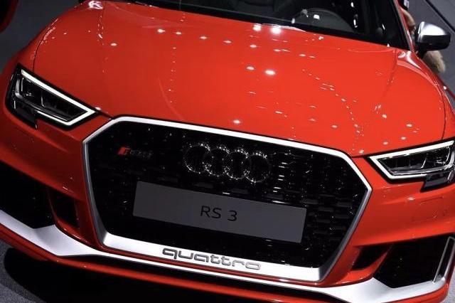 5缸加持400马力，零百4.1S，电磁悬挂+四驱，堪称直线王