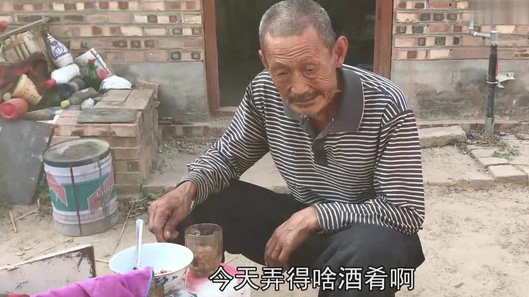63岁的大爷喝醉了，称自己还想娶个媳妇