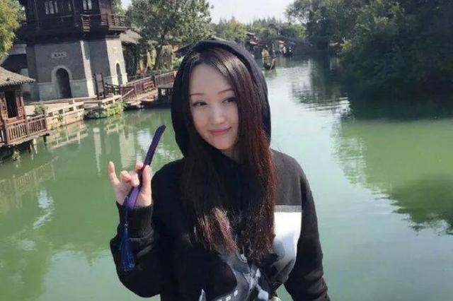 48岁杨钰莹至今单身，依然嫩得能掐出水来