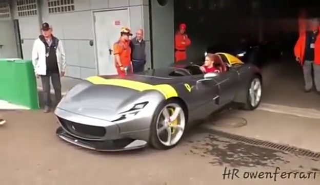 开着这辆敞篷跑车上街,回头率绝对高!