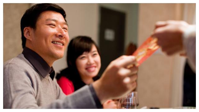 给孩子压岁钱有讲究,你知道吗?赶紧看看给的时间对不对