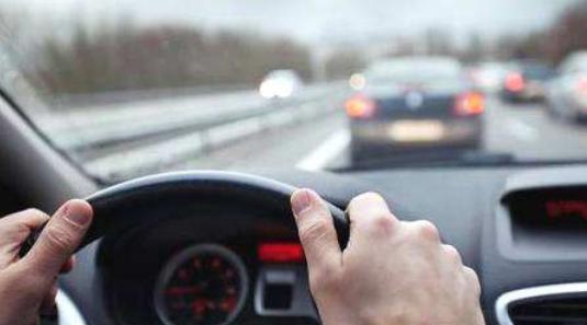 男人开车，只要有这3个特点，基本都是老司机，因为新手都不敢！