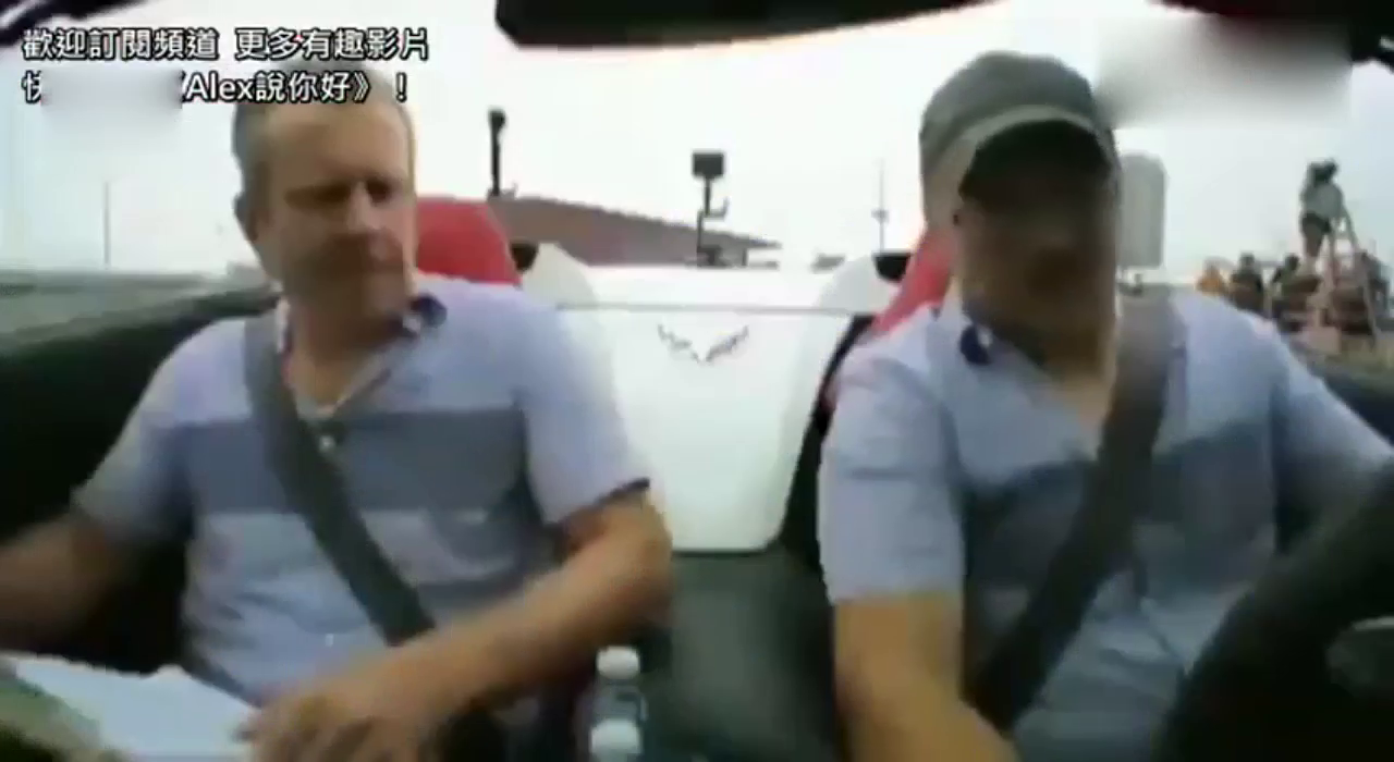 土豪开着七万美金的跑车路考，教练已不敢相信眼前的景象