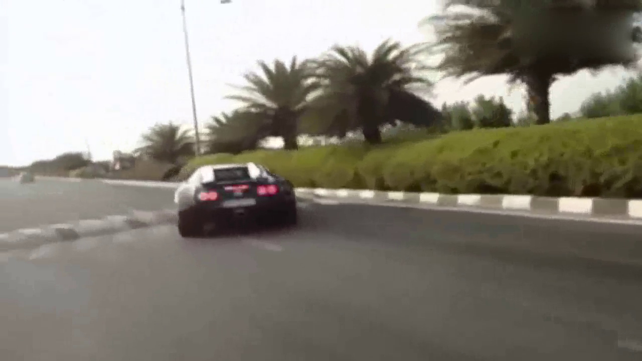 价值6000万的超级跑车，遇到减速带的一刻尴尬就来了！