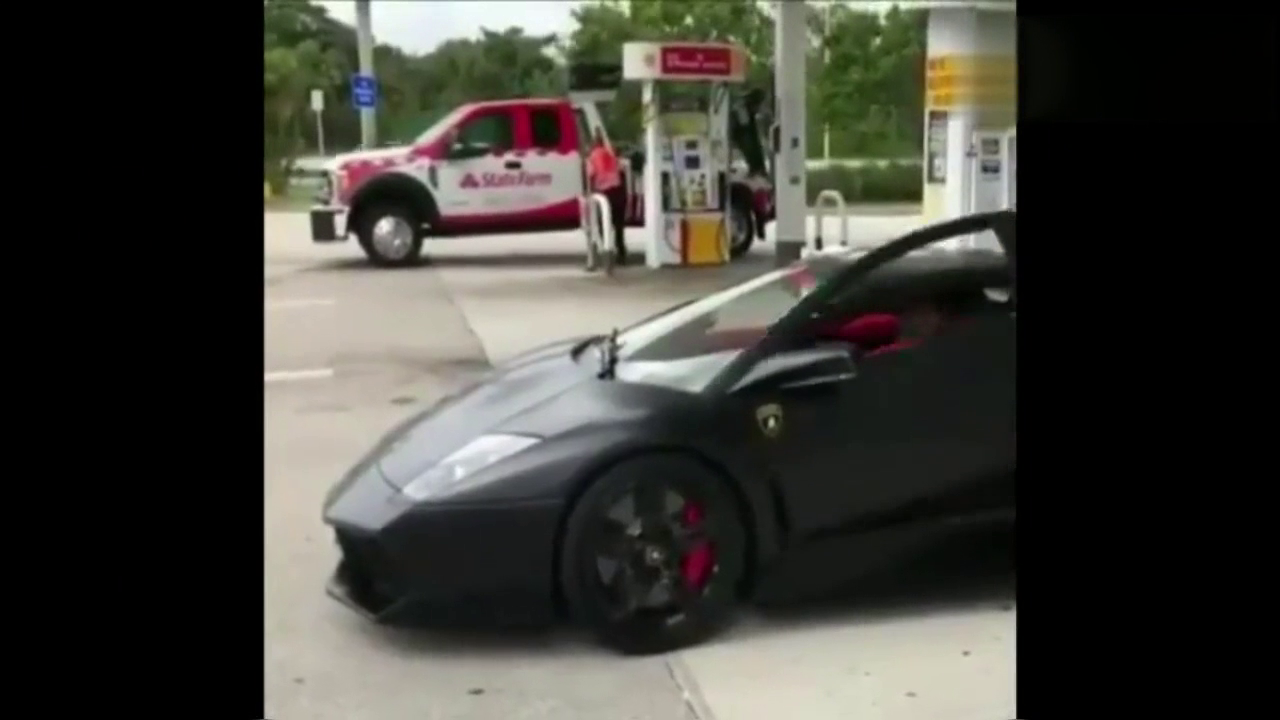 这个视频再次证明了胖子不适合开跑车