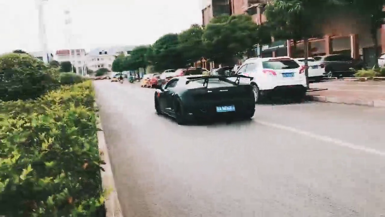 这么多跑车声浪，还是兰博基尼大牛的声浪比较震撼