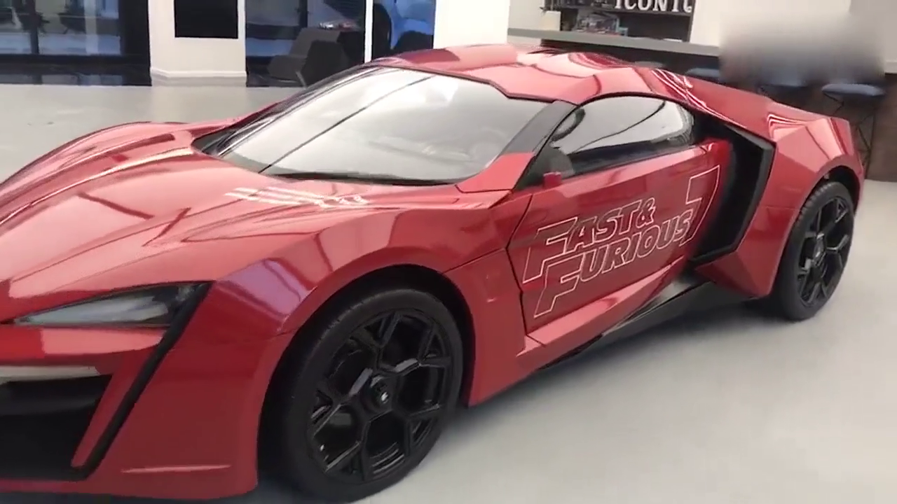 还记得这辆莱肯跑车吗