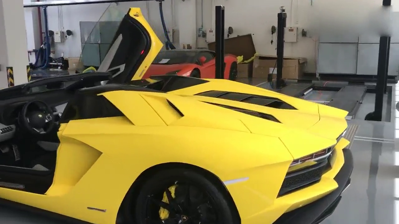 兰博基尼LP740敞篷跑车，近距离看清楚每个点