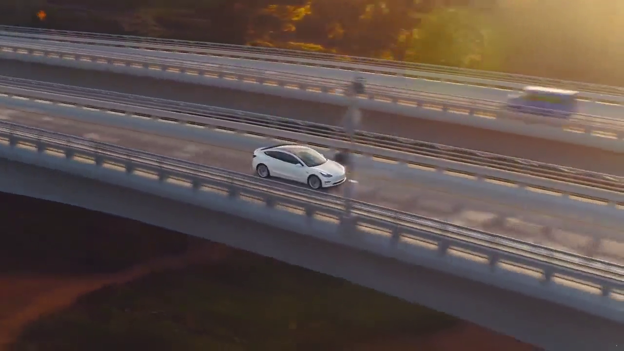 打破电动车市场 特斯拉MODEL 3展示