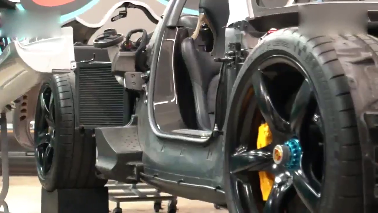 土豪把保时捷GT改装成最轻的敞篷跑车，开上路那一刻我蒙圈了