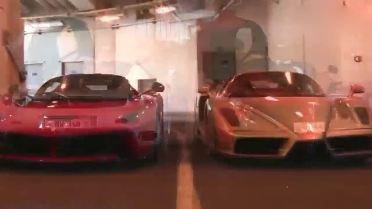 法拉利跑车最强之争，辣法vs恩佐谁更厉害？轰脚油门后就知道了