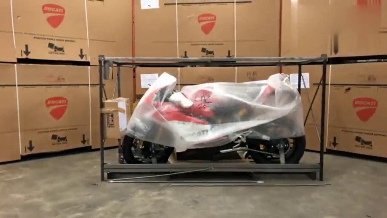 杜卡迪入门级跑车 959 Panigale Corse拆箱实拍