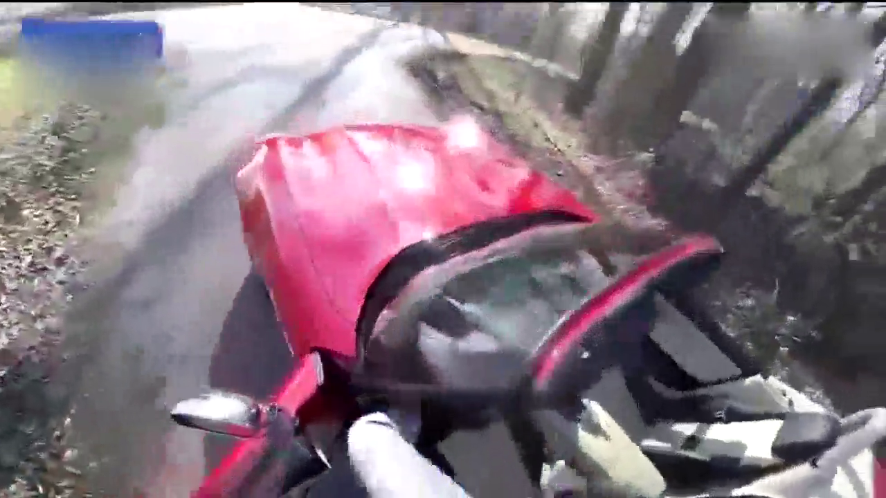 15年前购买的宝马敞篷跑车，拉风程度不输给科尼塞克