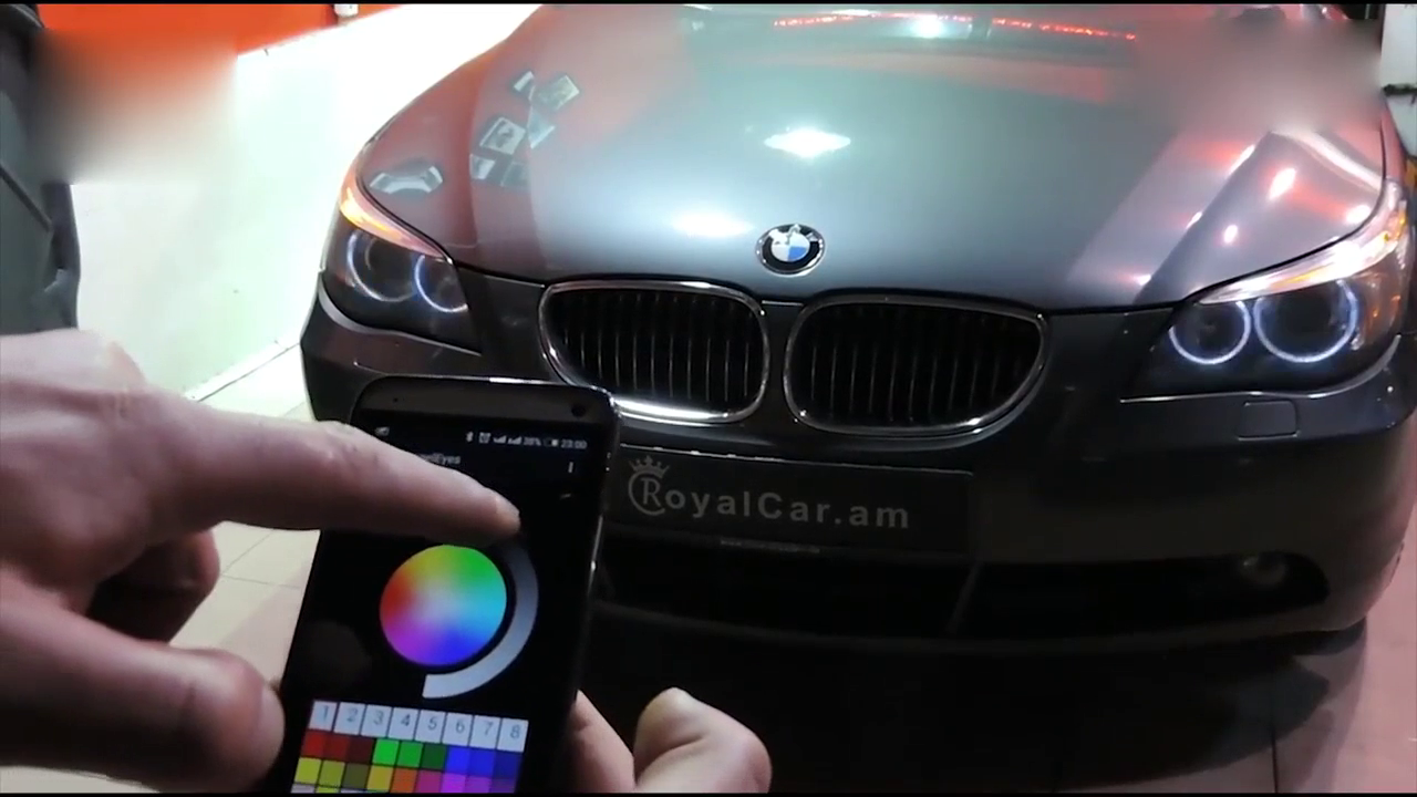 大货车打开车厢门的那一刻，才知道啥叫超级跑车