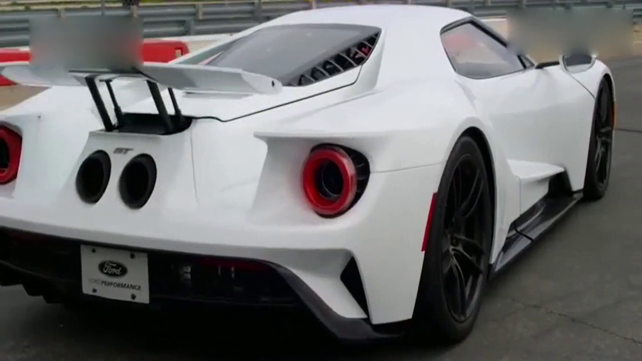 福特GT超级跑车极速狂飙 尾翼升起感觉就来了！