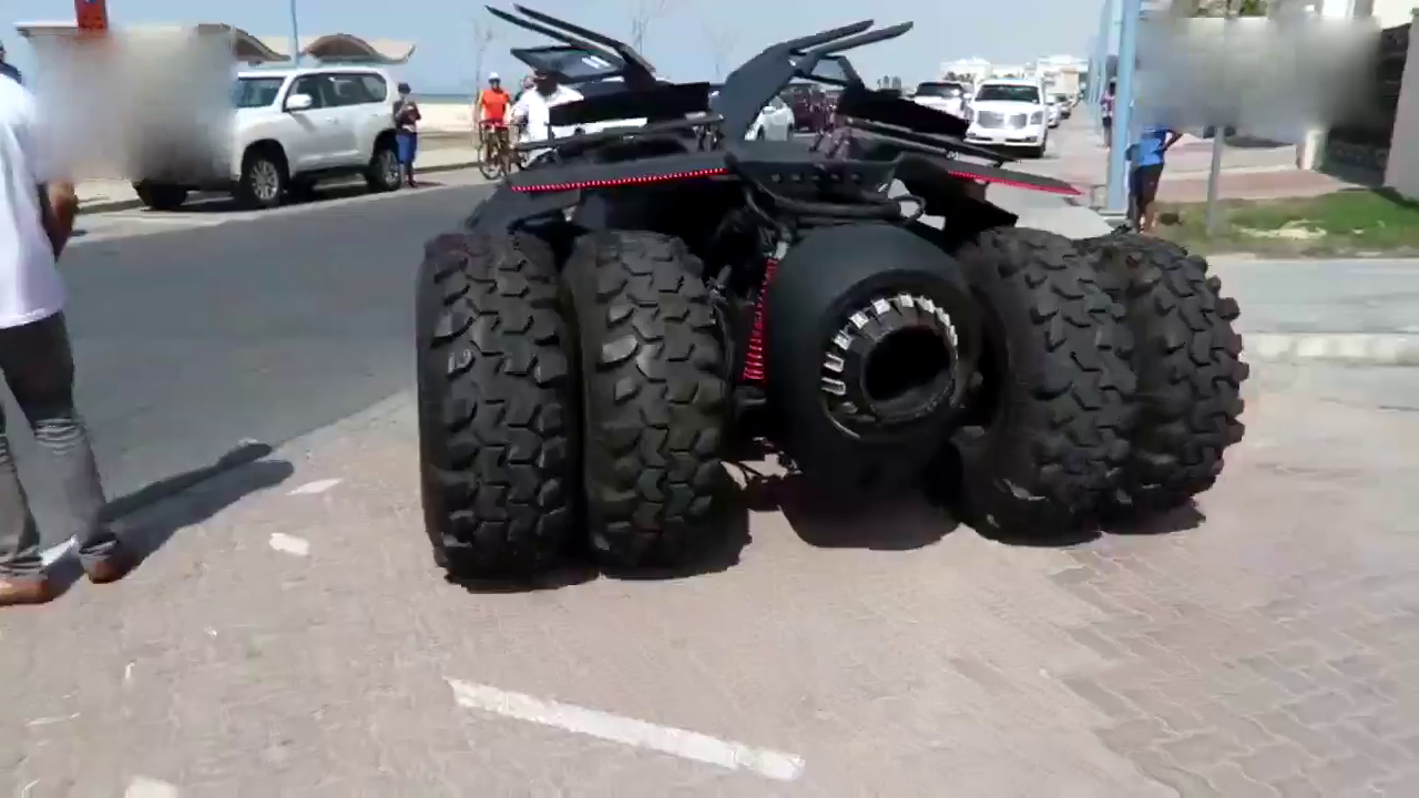 1000万的跑车掏出钥匙的那一刻，兰博基尼都不敢踩油门了