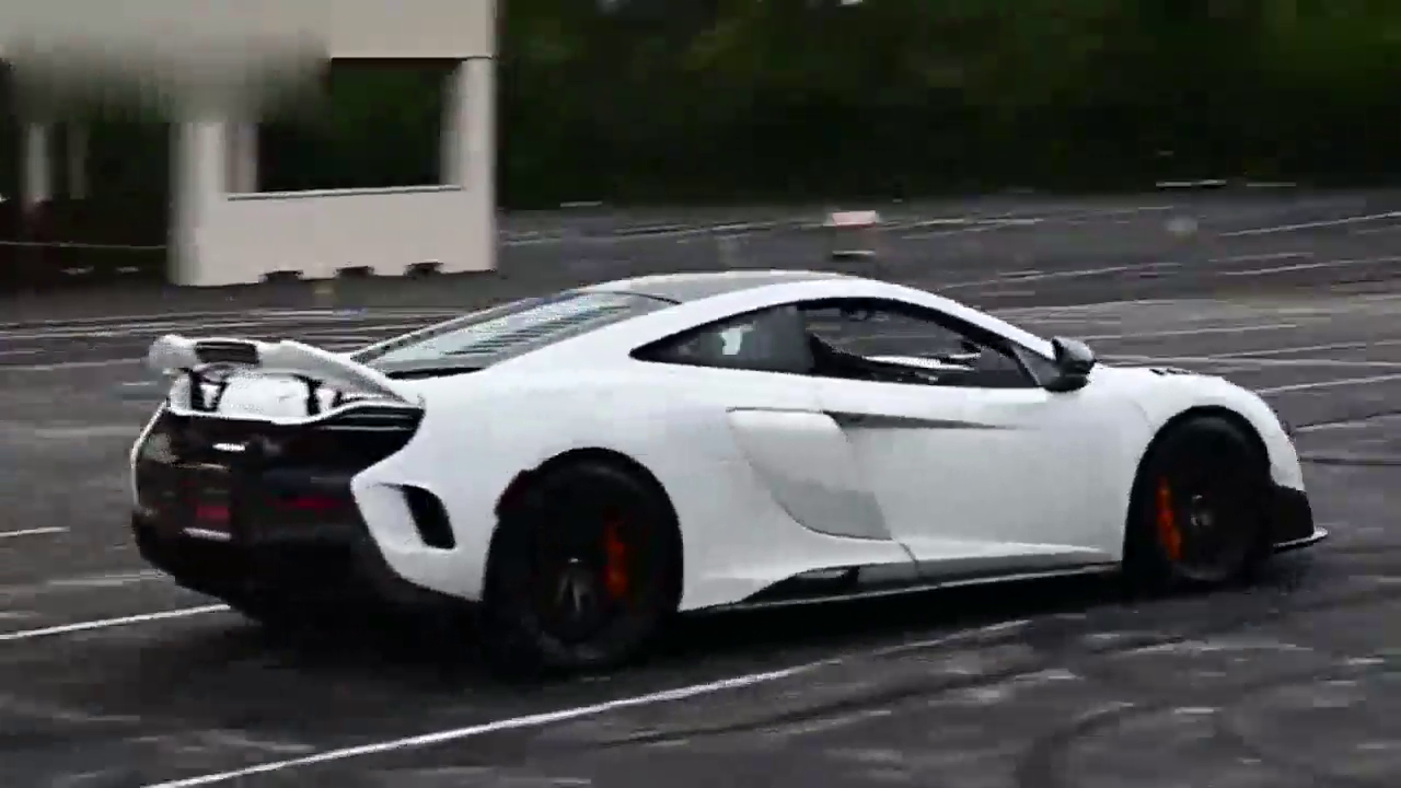 迈凯轮675LT双门跑车，竟然比不过五菱宏光？