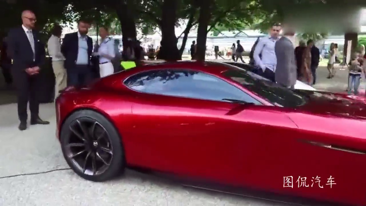 骚红色的马自达超级跑车！太霸气了，做梦都想来一辆！