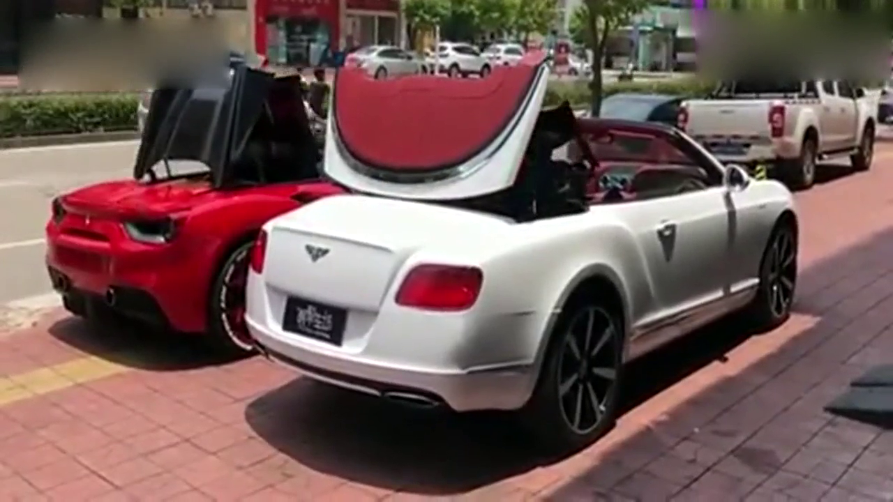 两辆敞篷跑车，比赛看谁的变身速度快，没想到这么酷炫