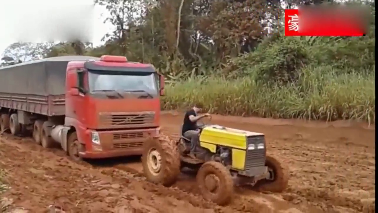 这拖拉机都逆天了，卡车驾驶