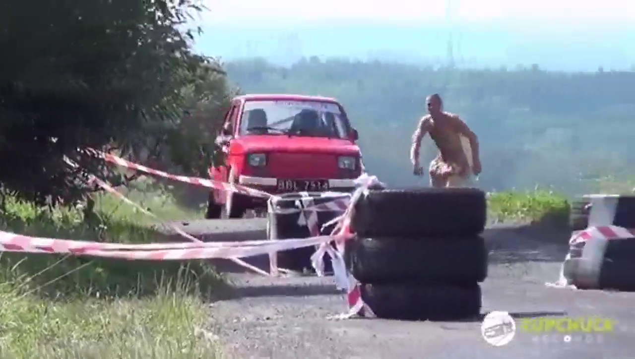 复古铁皮小跑车，比奥拓还小却有着野马得威力！