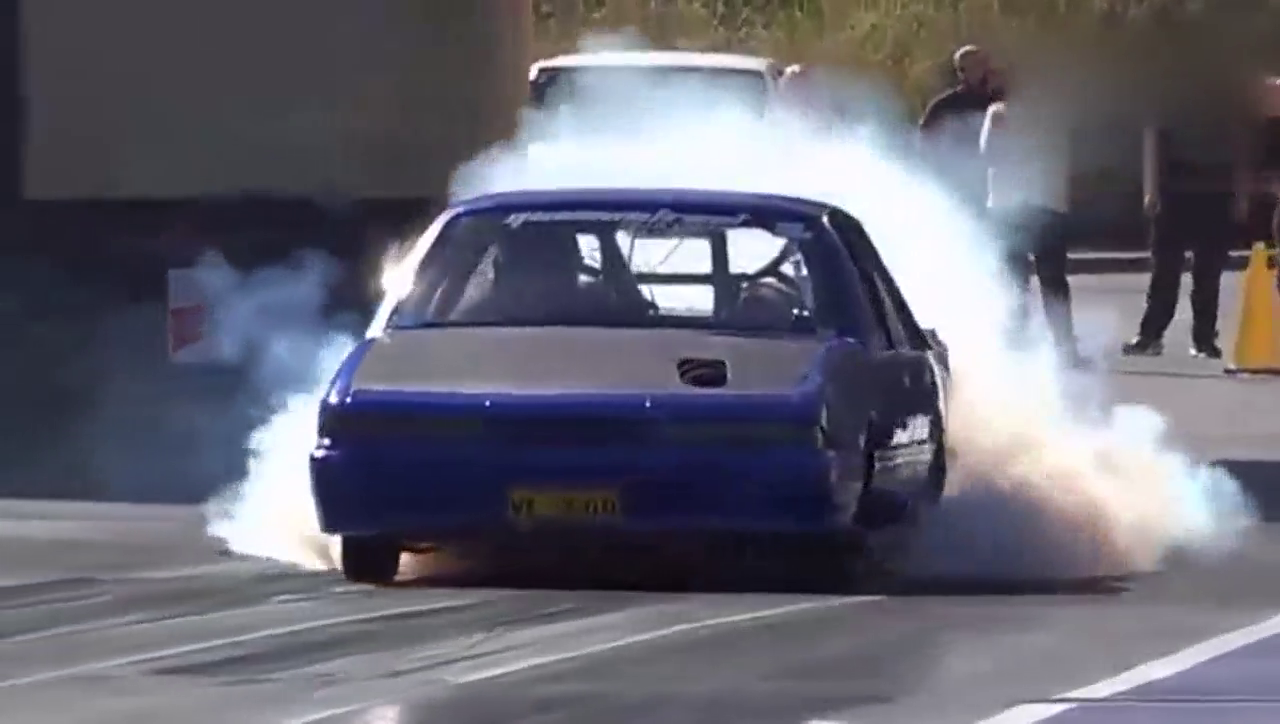 车丑速度快 改装车7秒狂飙至340kmh