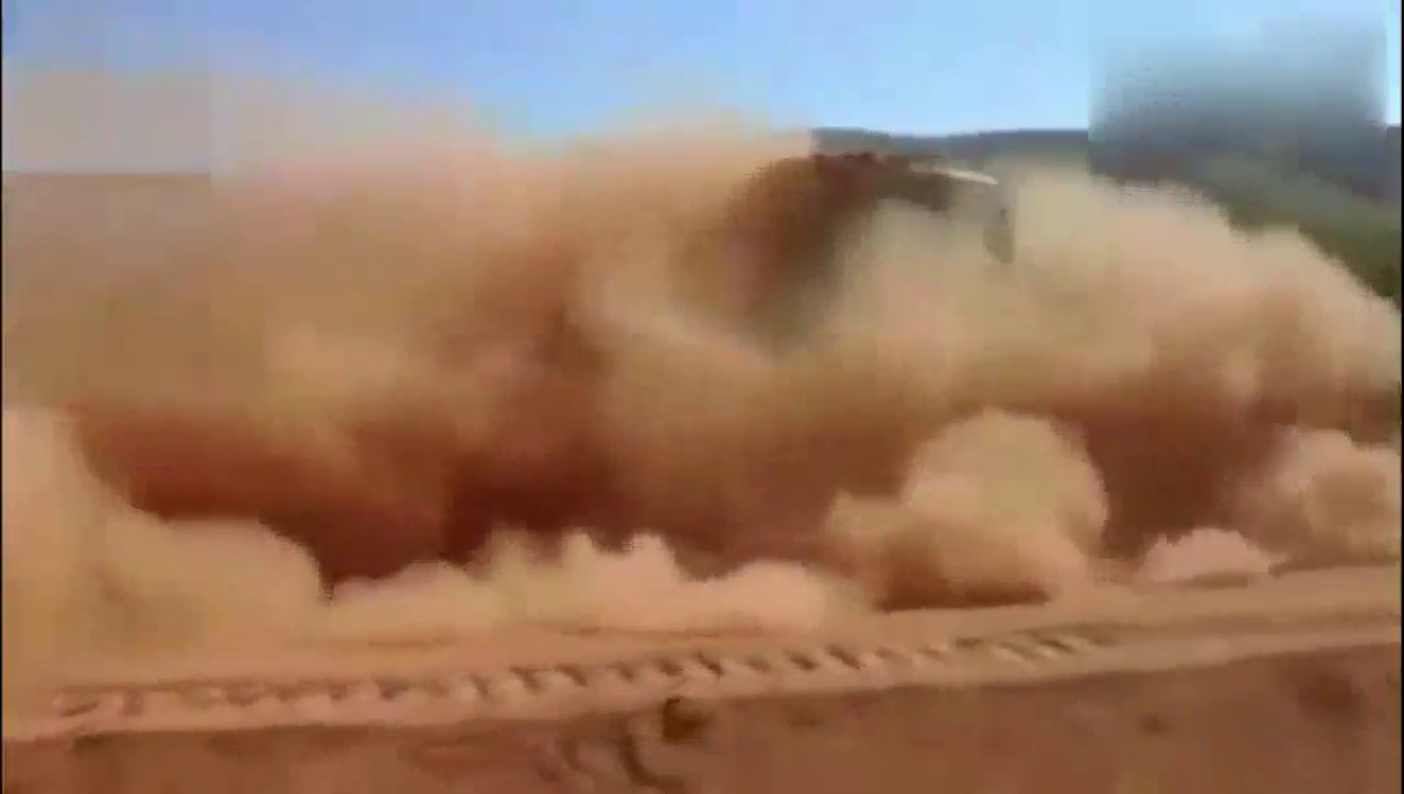 只要功夫深，挖掘机也能开出跑车的感觉，30年师傅带你感受！