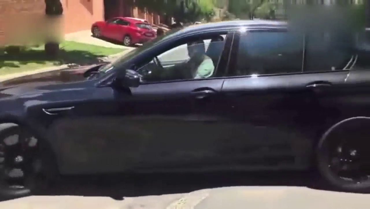 油门踩到底 多辆超跑性能车加速声浪