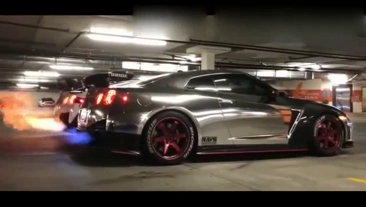 这还是跑车吗？这简直就是陆地上的火箭！