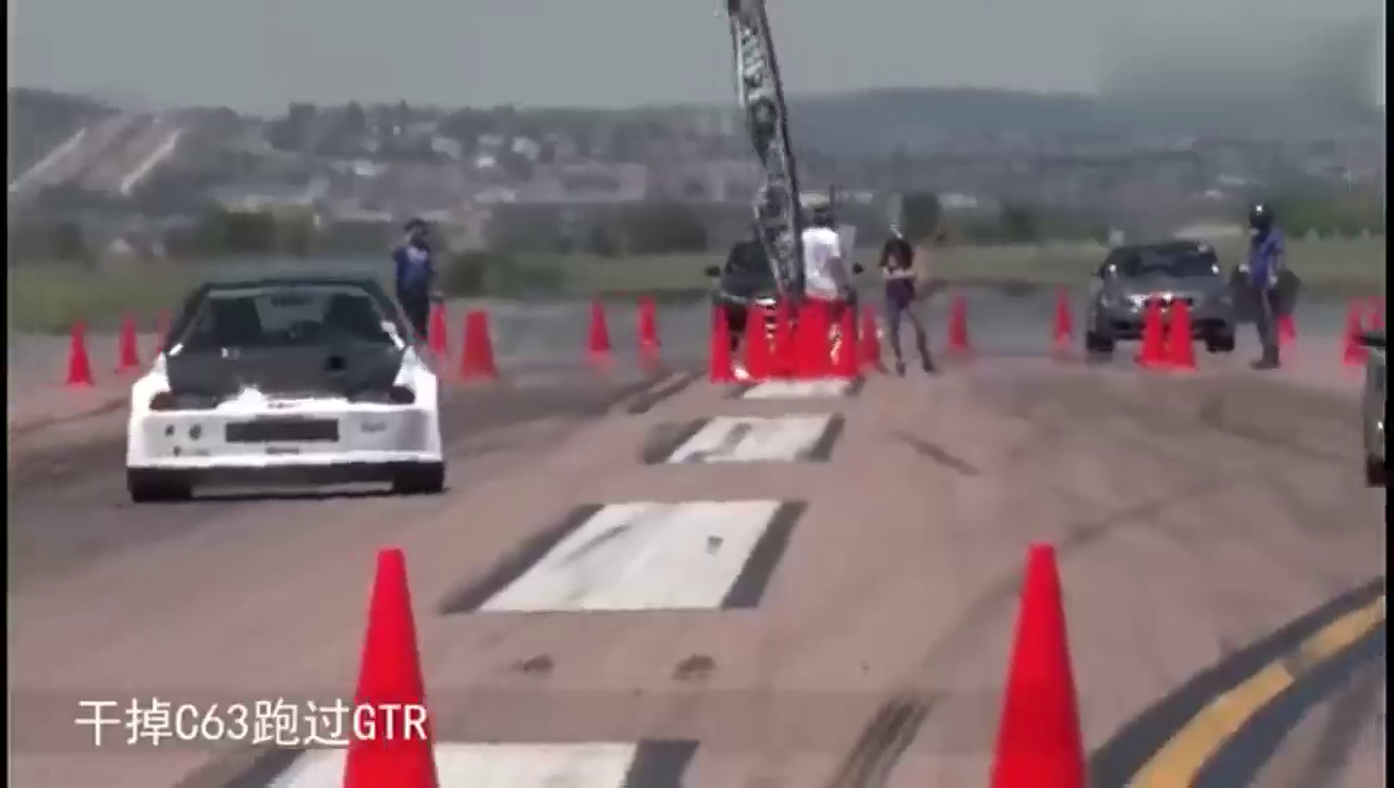 最近思域比较火，是思域车主有点飘？还是跑车车主拿不动刀？