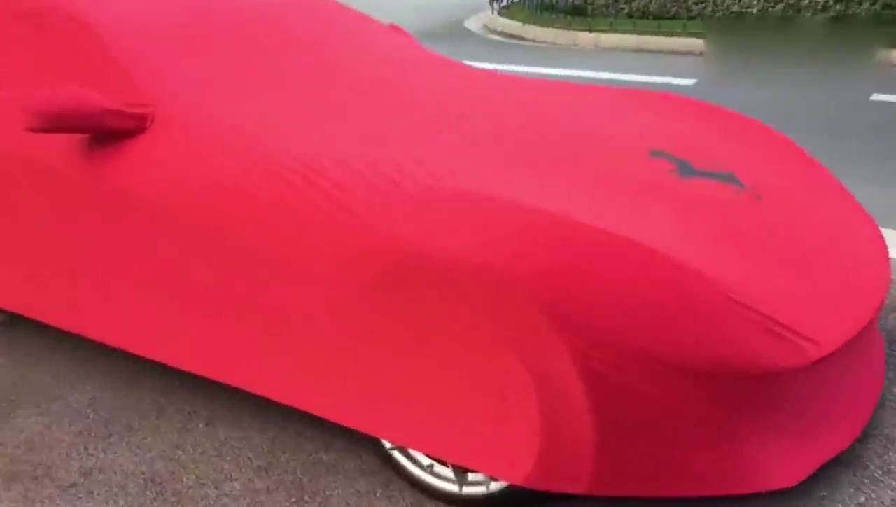 车主拉开遮车布的那一刻 才知道什么叫跑车