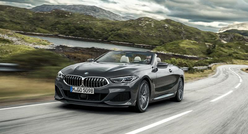 宝马8系敞篷车看起来和轿车一样，去掉车顶对8er没有什么作用