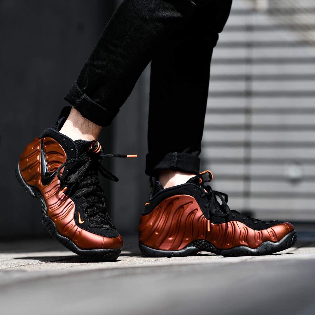 nike air foamposite hyper crimson