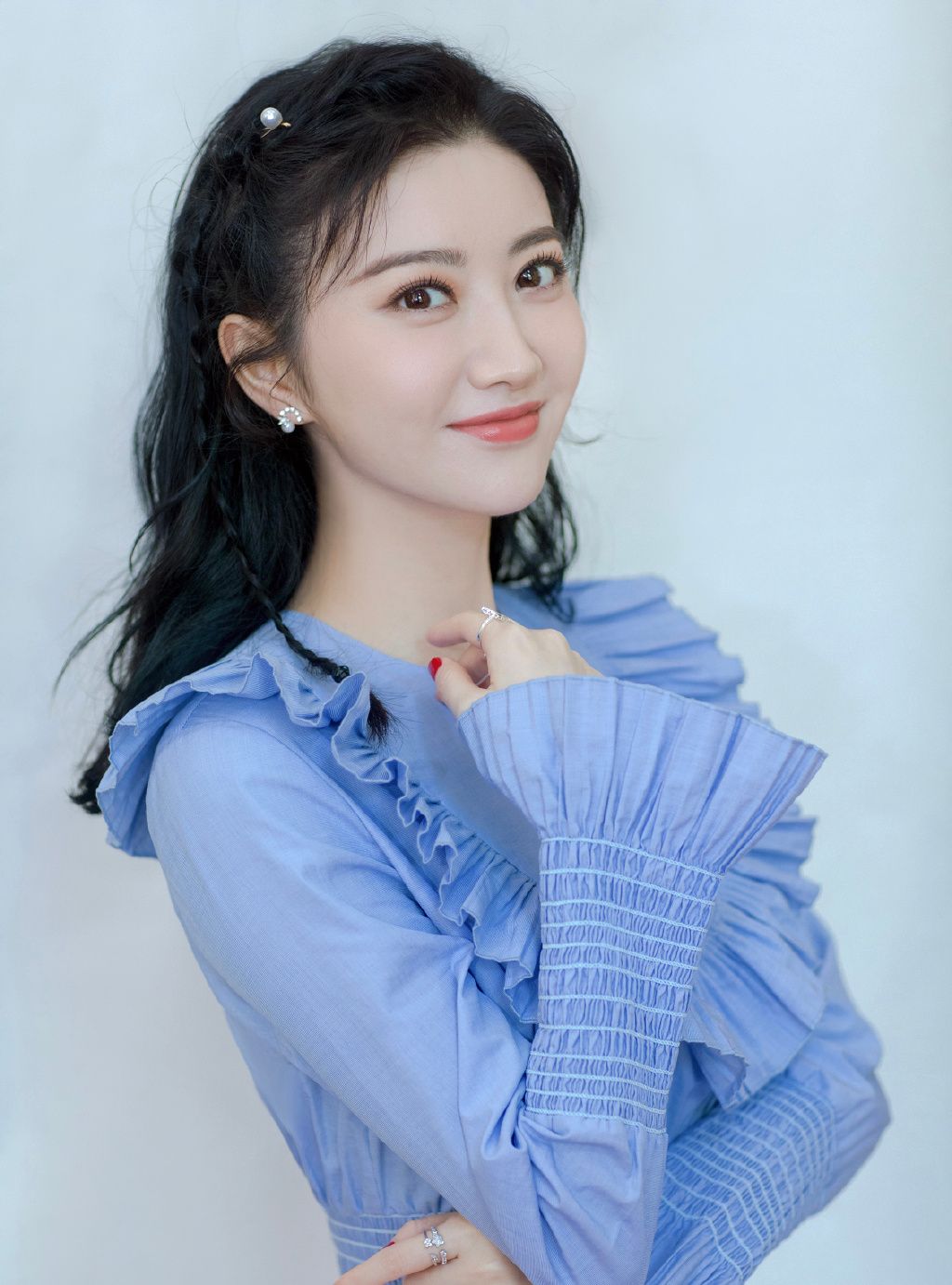 演员景甜最新写真,长相清纯甜美