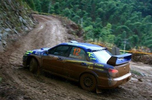 斯巴鲁赛车，简约遇上艳丽的色彩，富有独特个人风格色彩