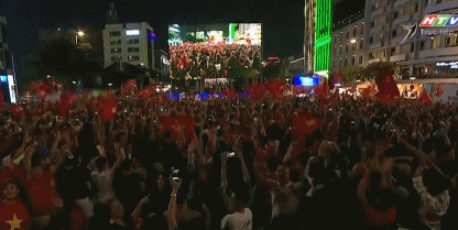 3-0！越南夺冠创60年纪录，球迷疯狂庆祝 范志毅预言成真？