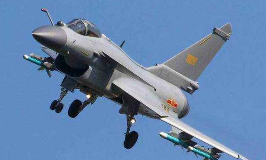 不要小觑歼10的战斗力,不比苏27差,在很多方面