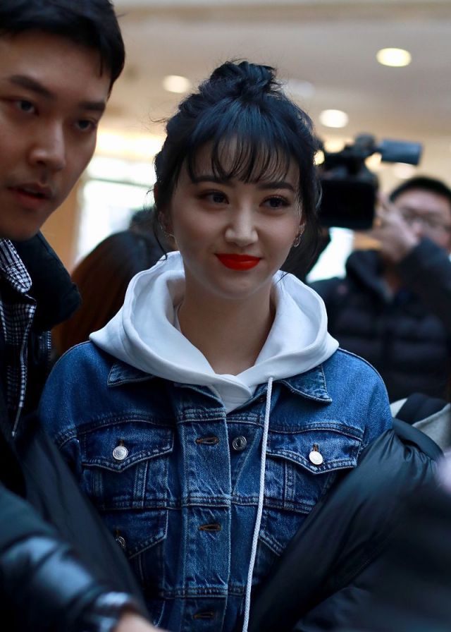 2019央视春晚众星现身:林心如扎双马尾,吴磊戴