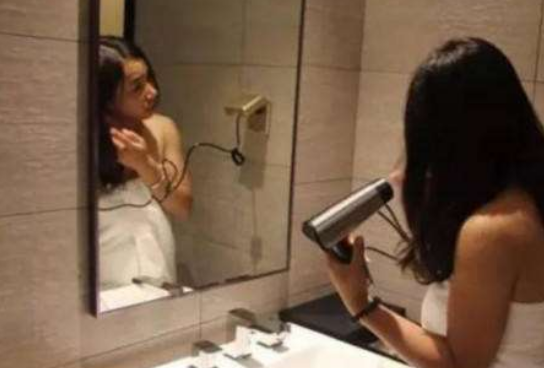 为何宾馆睡觉得时候, 经常会有人开着厕所灯 服务员说出实情