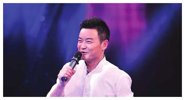 央视著名主持人李佳明，为何最近销声匿迹了呢？