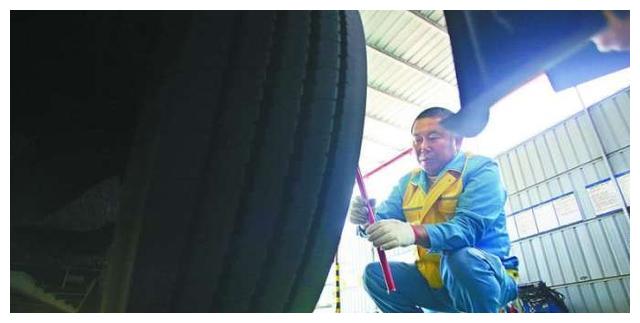 开车温和与开车猛谁更伤发动机维修工说完车主：难怪发动机总是坏